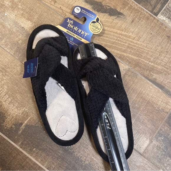 Isotoner signature memory foam machine washable terry knotted slippers black MD - Picture 4 of 4